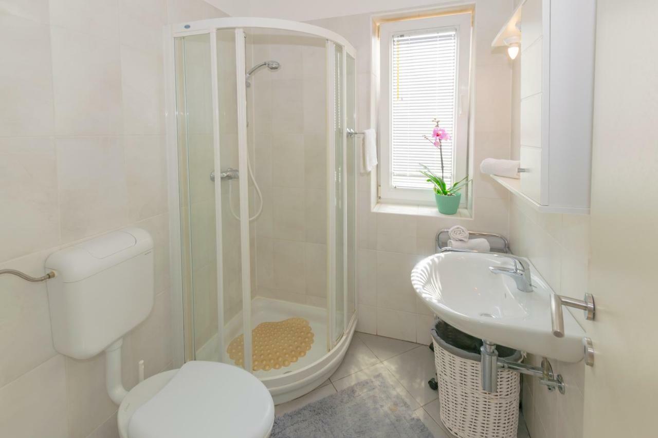 Apartment Irena With Bikes Included Пула Екстериор снимка